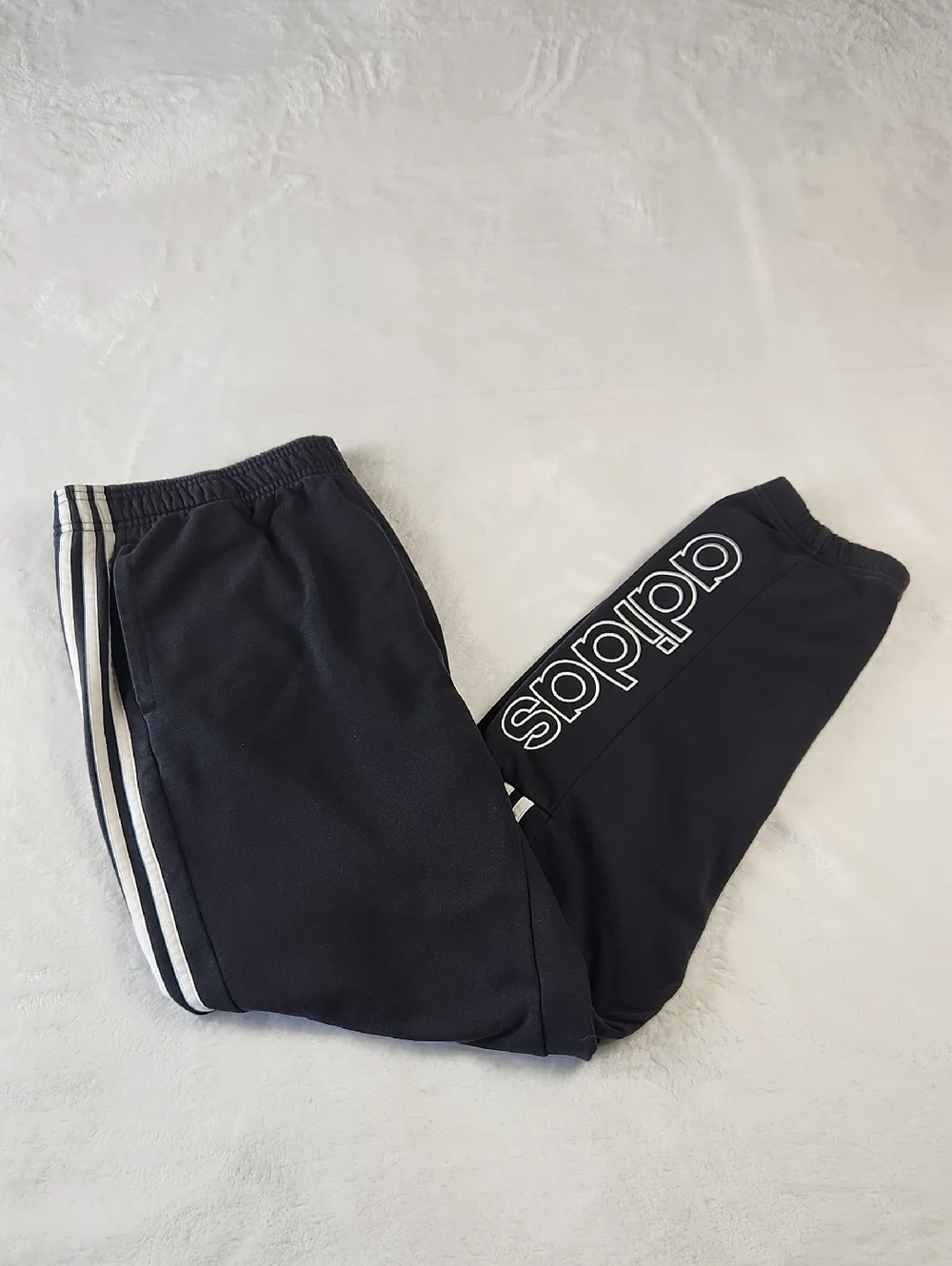 Adidas Sweatpants Men's XL‎ Black with White Stripes On The Side.
